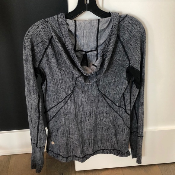 Lululemon run swiftly 1/4 zippered top - Picture 2 of 2